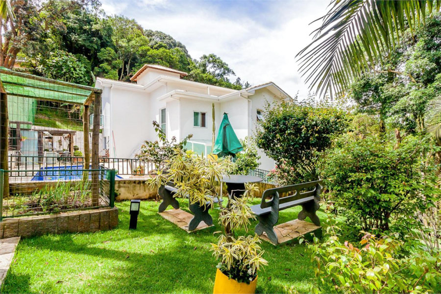 Casa à venda com 4 suítes no condomínio Jardim da Montanha I, Mairiporã - SP