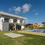 Casa à venda com 4 quartos, sendo 1 suíte, no condomínio Residencial Pinheiros do Lago, Alambari - SP