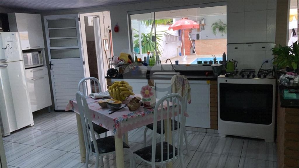Casa à venda com 3 quartos em Morro do Algodão, Caraguatatuba, SP