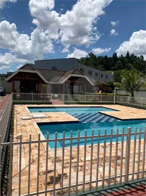 Apartamento em Atibaia com 2 dormitórios (1 suíte), 1 vaga de garagem, elevador, área de lazer com piscina