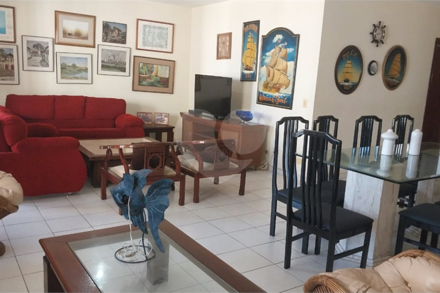 Apartamento à venda com 4 quartos, sendo 2 suítes, em Tombo, Guarujá, SP