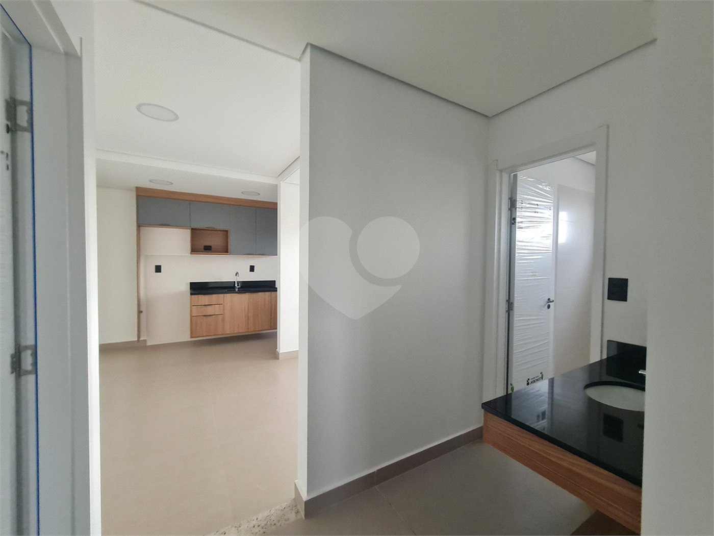 Apartamento à venda com 3 quartos, sendo 1 suíte,  em Jardim Refúgio, Sorocaba, SP