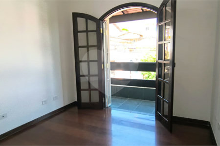 Sobrado à venda com 3 quartos, sendo 2 suítes, em Jardim Ivana, São Paulo, SP