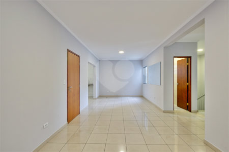Casa à venda com 3 quartos, sendo 1 suíte, em Alto da Boa Vista, São Paulo, SP