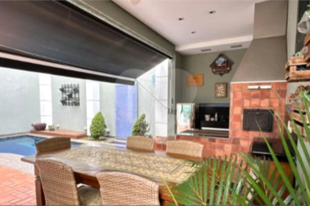 Casa à venda com 4 quartos, sendo 3 suítes,  no condomínio Vila das Flores, São Paulo - SP