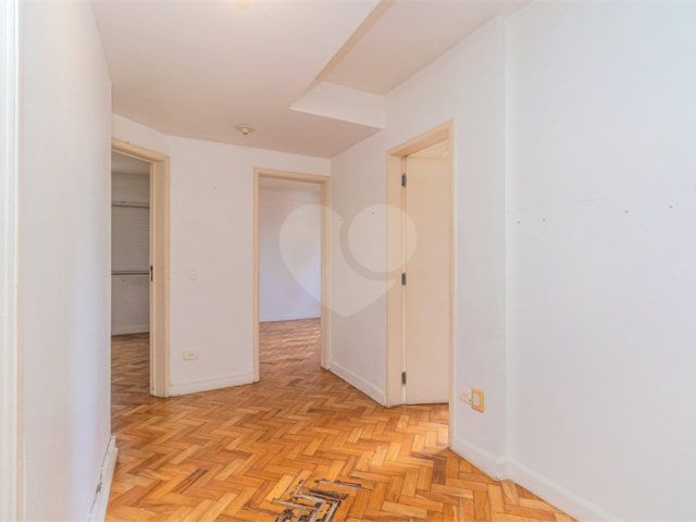Apartamento à venda com 3 quartos, sendo 1 suíte,  em Campo Belo, São Paulo, SP