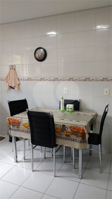 Casa à venda com 3 quartos, sendo 1 suíte, no condomínio Morada de Itapuã, São Paulo - SP