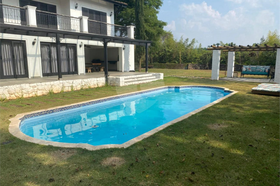 Casa à venda com 4 suítes no condomínio Gleba II, Mairiporã - SP