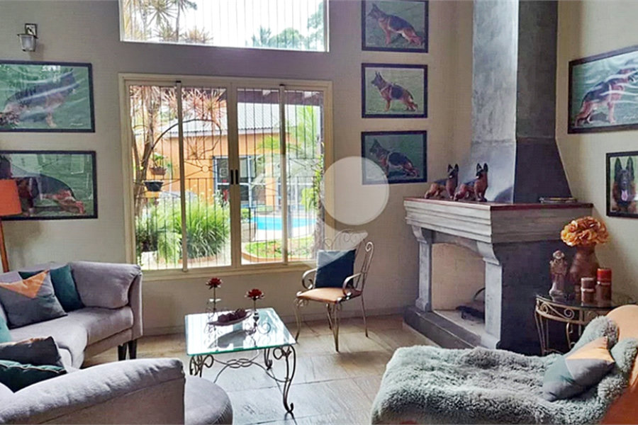 Casa à venda com 8 quartos, sendo 4 suítes, em Roseira, Mairiporã, SP