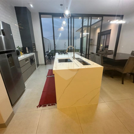 Casa à venda com 4 quartos, sendo 2 suítes, no condomínio Residencial Golden Ville, Itapetininga - SP