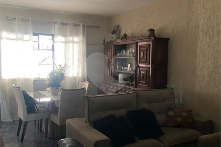 Casa à venda com 3 quartos em Vila Oliveira, Mogi das Cruzes, SP