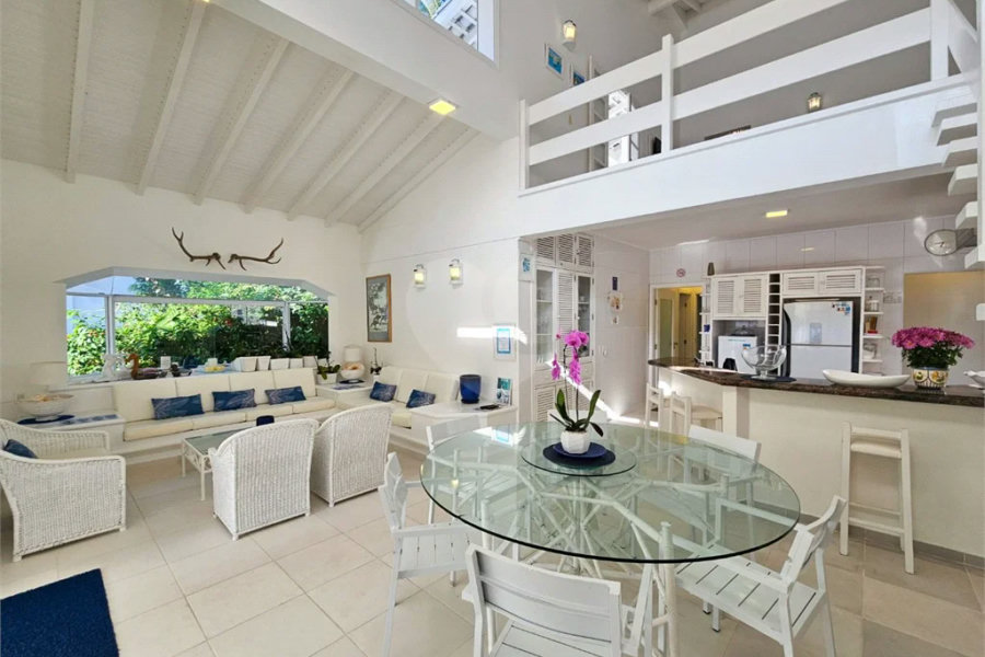 Casa à venda com 4 quartos, sendo 3 suítes,  em Riviera de São Lourenço, Bertioga, SP