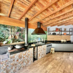 Casa à venda com 4 quartos, sendo 3 suítes,  no condomínio Vilarejo, Carapicuíba - SP
