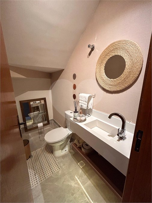 Casa à venda com 2 suítes no condomínio Solar dos Girassóis, Poá - SP