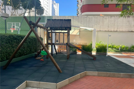 Apartamento à venda com 3 suítes em Real Parque, São Paulo, SP