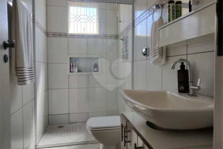 Casa à venda com 4 quartos, sendo 2 suítes, no condomínio Residencial Jardim das Palmeiras, Vinhedo - SP