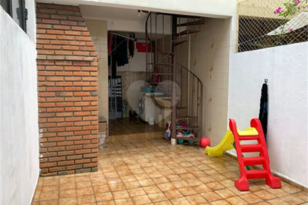 Sobrado à venda com 2 quartos em Vila Nivi, São Paulo, SP
