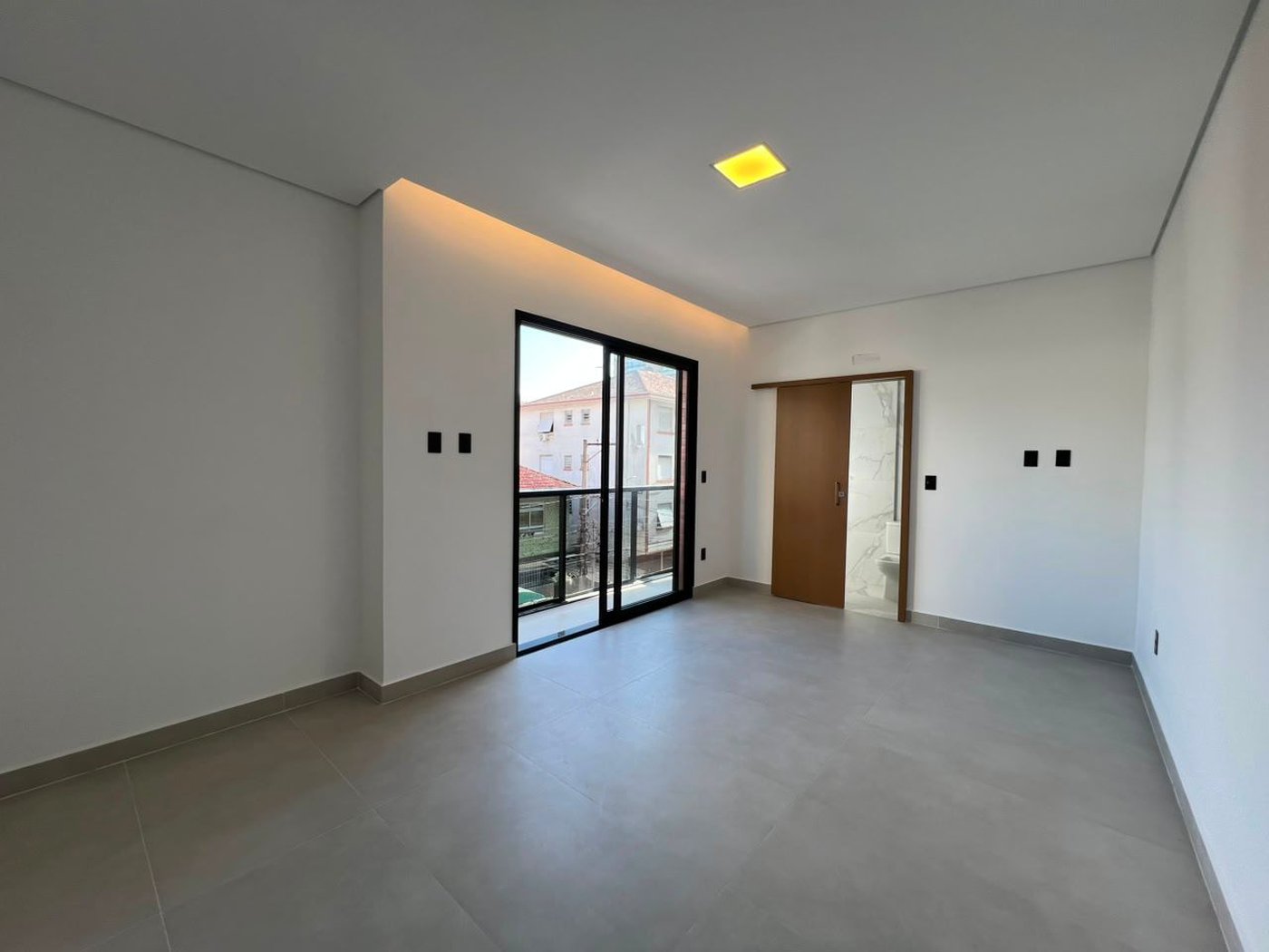 Sobrado com 4 dormitórios à venda, 234 m² por R$ 2.500.000,00 - Ponta da Praia - Santos/SP