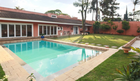 Sobrado à venda ou para alugar com 6 quartos, sendo 5 suítes,  em Jardim Prudência, São Paulo, SP