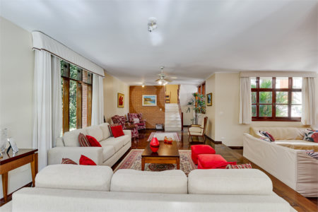 Casa à venda com 3 quartos, sendo 2 suítes, no condomínio Granja do Morumbi, São Paulo - SP