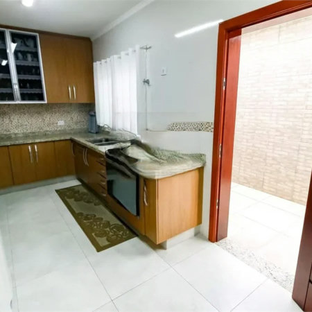 Sobrado à venda com 4 quartos, sendo 1 suíte, em Vila Sônia, São Paulo, SP