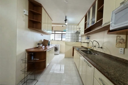 Apartamento à venda com 2 quartos, sendo 1 suíte,  em Laranjeiras, Rio de Janeiro, RJ