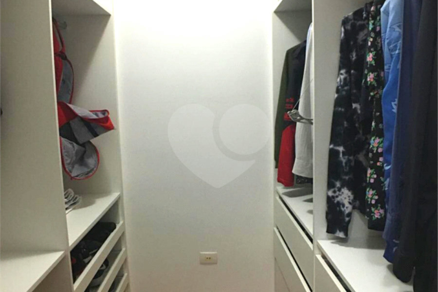 Sobrado à venda com 4 quartos, sendo 3 suítes, em Horto Florestal, São Paulo, SP