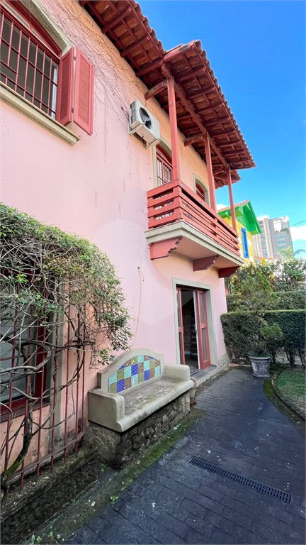 Sobrado à venda ou para alugar com 6 quartos, sendo 1 suíte, em Vila Mariana, São Paulo, SP