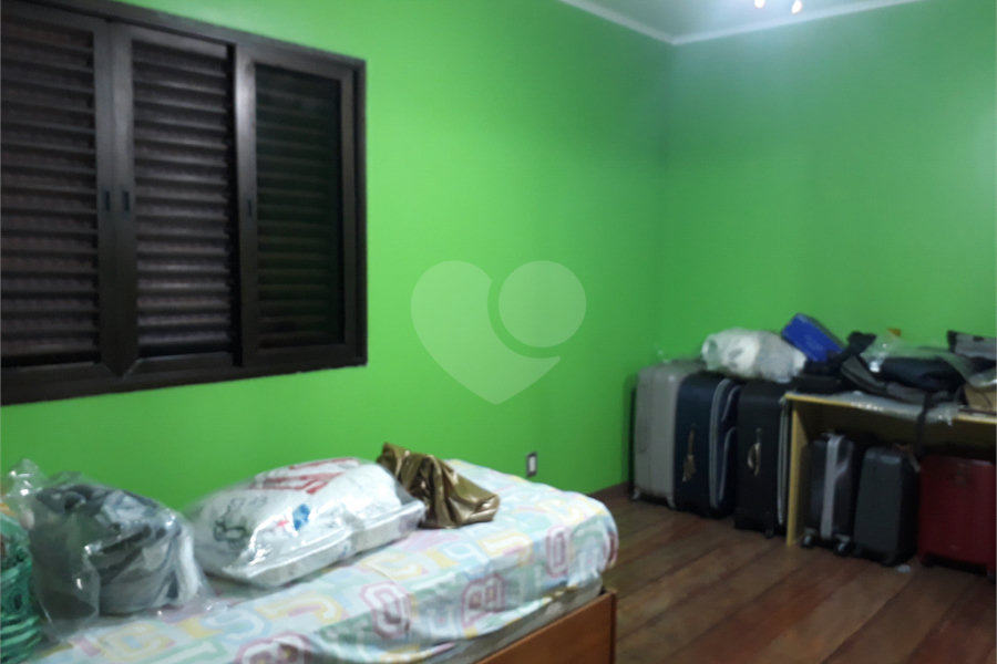 Sobrado à venda com 4 quartos, sendo 1 suíte, em Vila Constança, São Paulo, SP