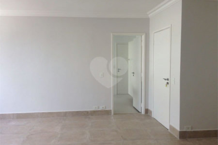 Apartamento à venda com 3 quartos, sendo 1 suíte, em Itaim Bibi, São Paulo, SP