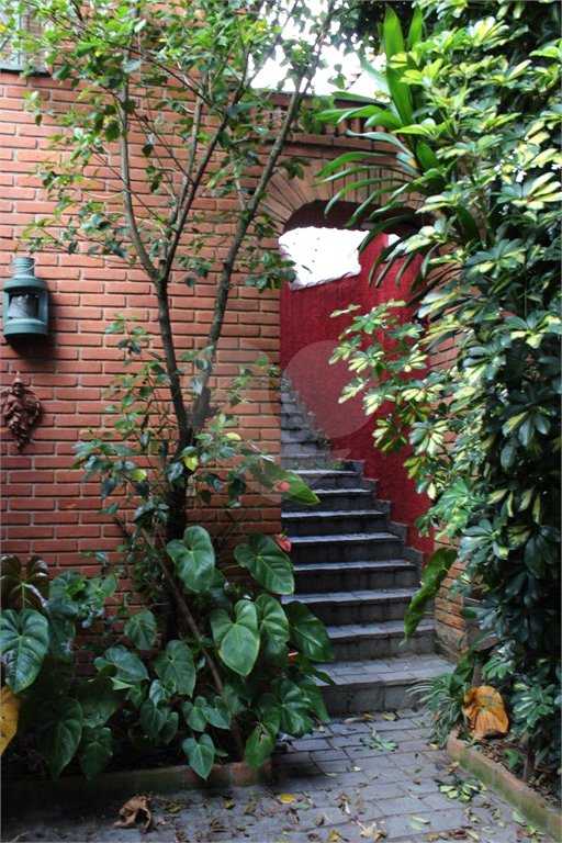 Casa à venda com 4 quartos, sendo 2 suítes, em Jardim Leonor, São Paulo, SP