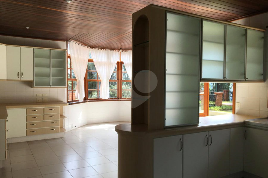 Casa à venda com 5 quartos, sendo 4 suítes,  no condomínio Cantareira, Mairiporã - SP