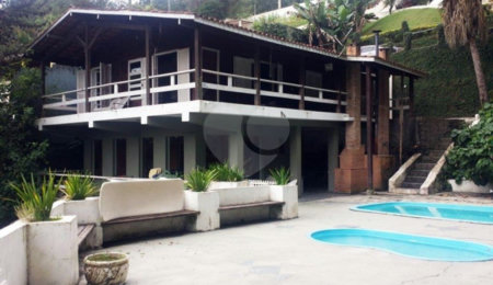 Casa à venda ou para alugar com 4 quartos, sendo 1 suíte,  no condomínio Estrada Armando Barbosa ,6300, Mairiporã - SP