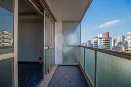 Apartamento à venda com 3 quartos, sendo 1 suíte, em Campo Belo, São Paulo, SP