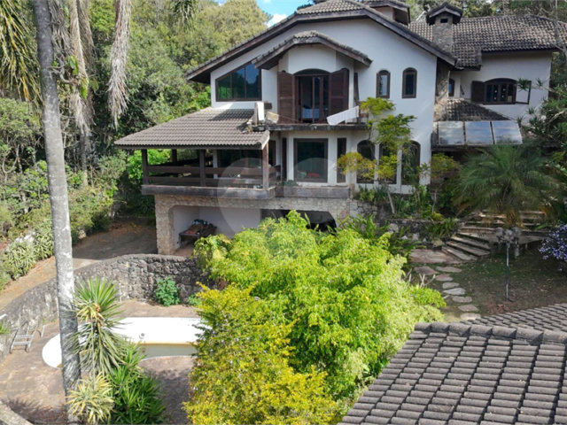 Casa à venda com 3 quartos, sendo 4 suítes,  no condomínio Alpes da Cantareira, Mairiporã - SP