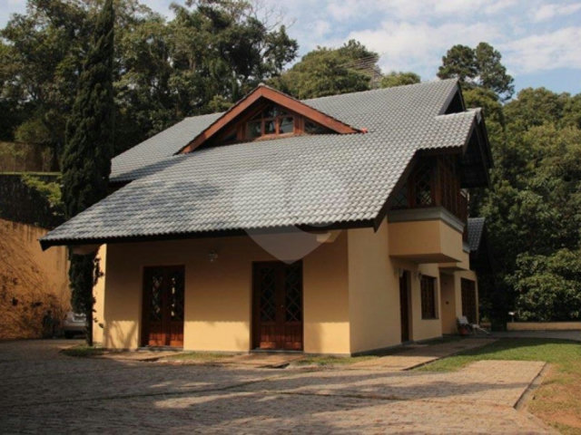 Sobrado à venda com 7 quartos, sendo 5 suítes,  no Centro, Mairiporã, SP