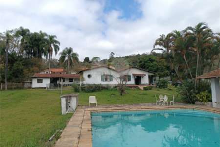 Chácara à venda com 3 quartos, sendo 1 suíte, em Dos Mendes, São Roque, SP