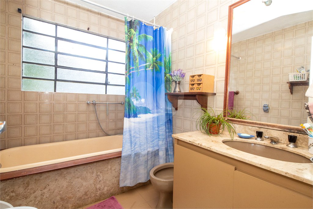 Casa à venda com 3 quartos, sendo 1 suíte, em Alto da Boa Vista, São Paulo, SP