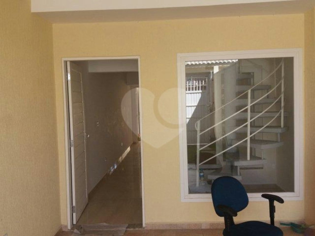 Sobrado à venda com 3 suítes em Vila Romero, São Paulo, SP