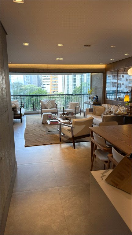 Apartamento à venda com 3 quartos, sendo 1 suíte,  em Jardim Paulista, São Paulo, SP