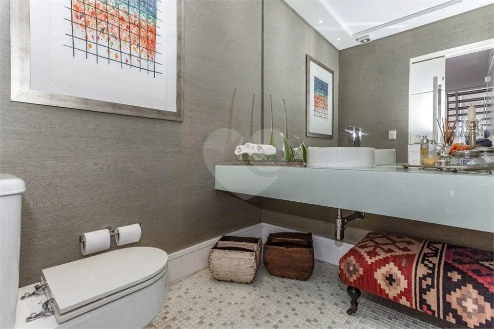 Casa à venda com 5 quartos, sendo 3 suítes, em Jardim Leonor, São Paulo, SP