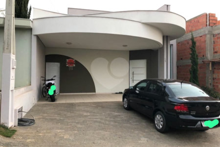 Casa à venda com 3 quartos, sendo 1 suíte, no condomínio Golden Park, Sorocaba - SP