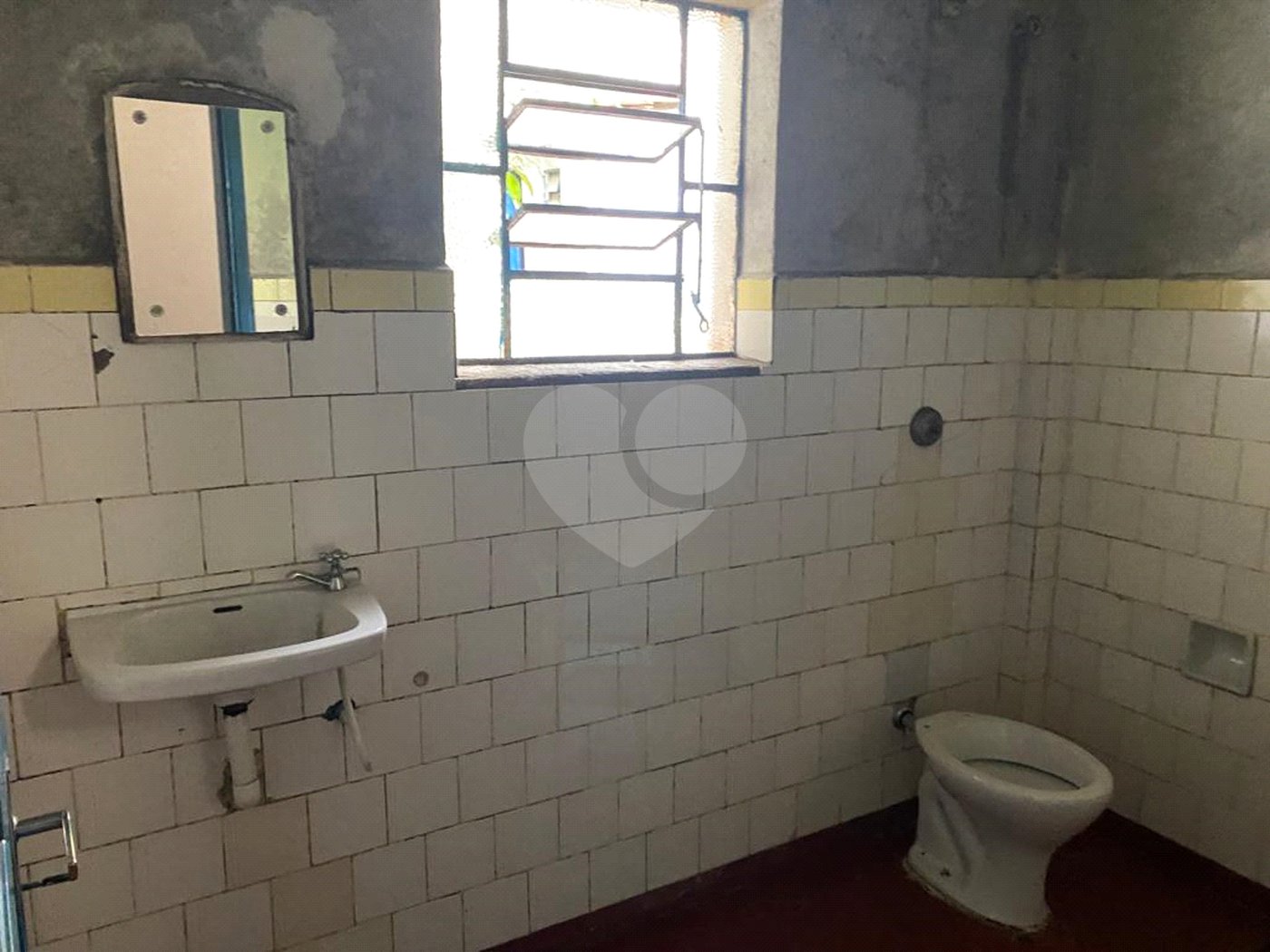 Casa à venda com 3 quartos, sendo 1 suíte, em Indianópolis, São Paulo, SP