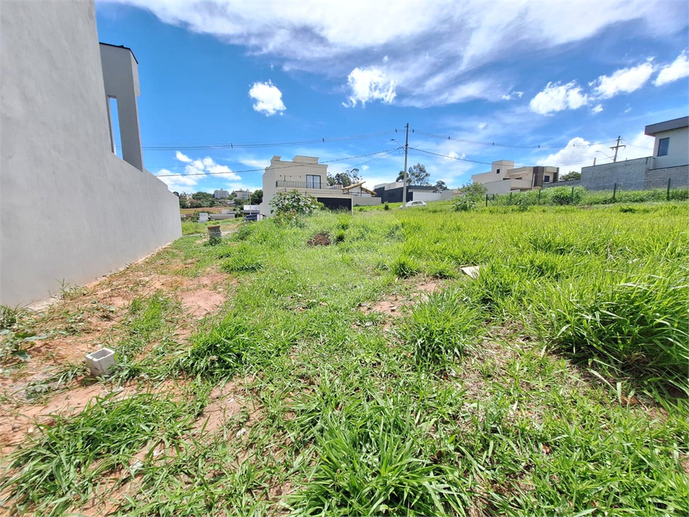 Terreno à venda com 1 suíte em Pinheirinho, Vinhedo, SP