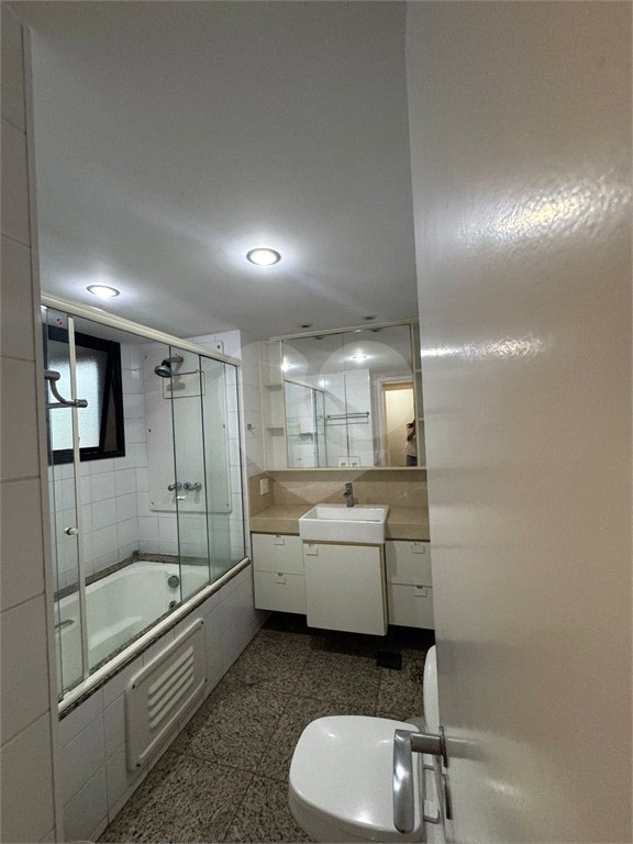 Apartamento à venda com 3 suítes em Vila Suzana, São Paulo, SP