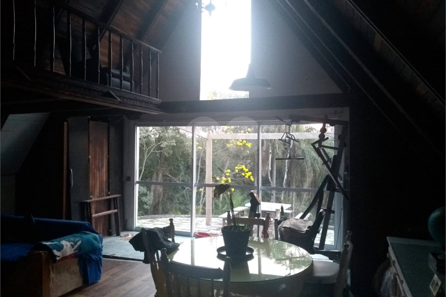 Casa à venda com 3 quartos, sendo 1 suíte, no condomínio Cinco Lagos, Mairiporã - SP