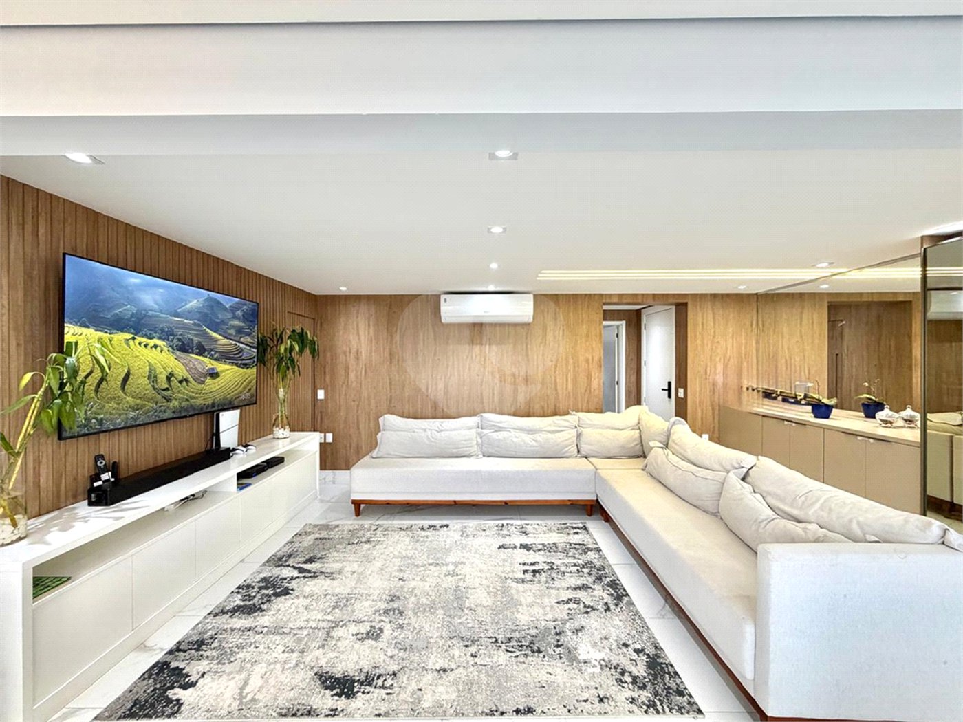 Apartamento à venda com 3 suítes em Vila Regente Feijó, São Paulo, SP