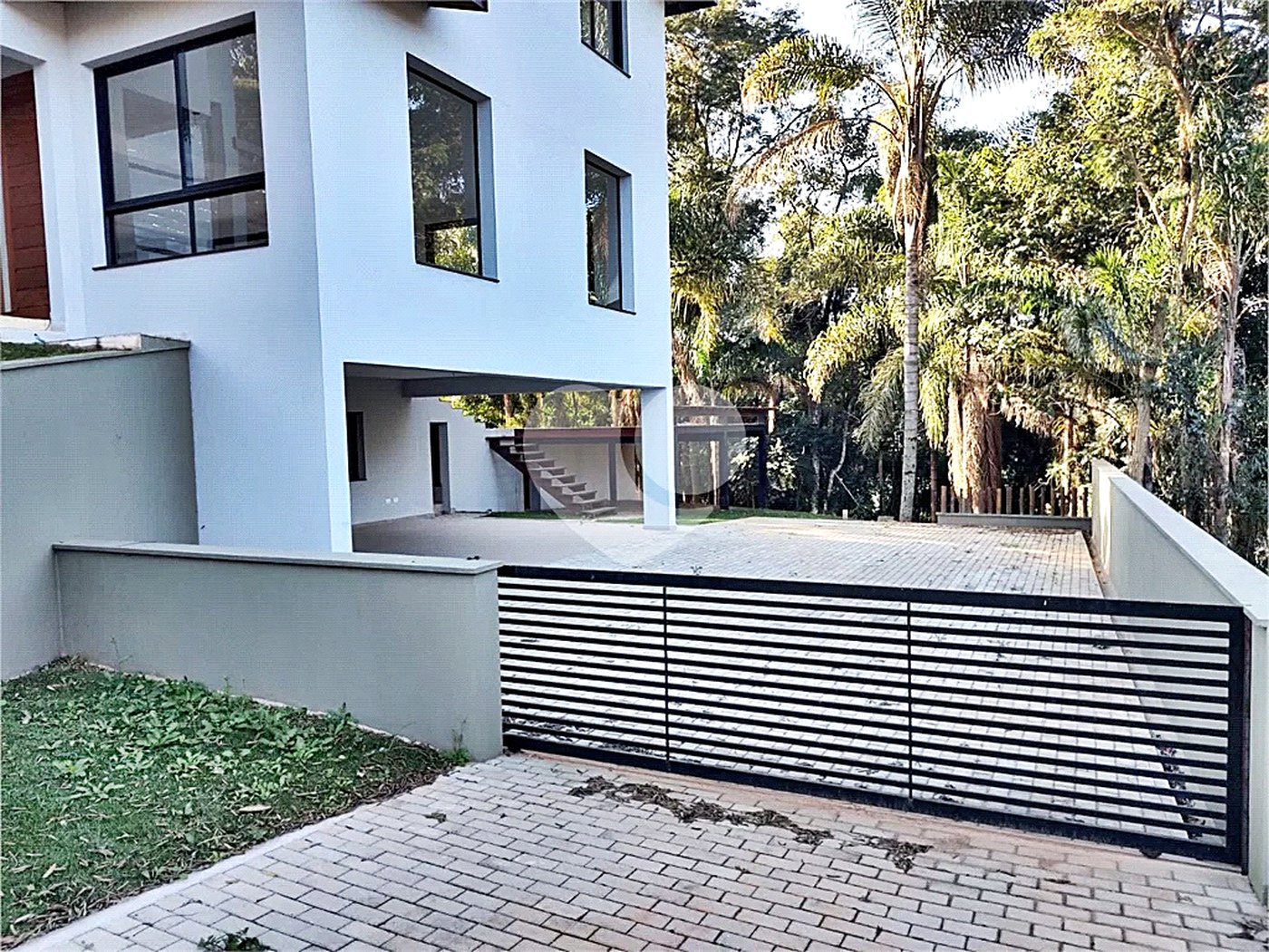 Casa à venda com 4 quartos, sendo 3 suítes, no condomínio Cantareira, Mairiporã - SP