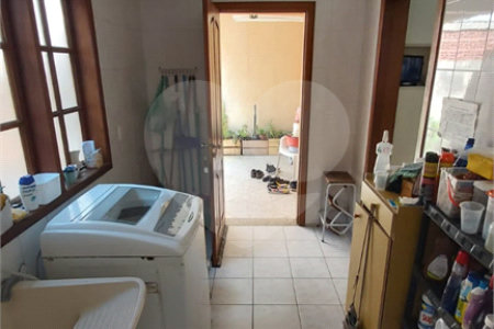 Sobrado à venda com 7 quartos, sendo 2 suítes, em Jardim Marajoara, São Paulo, SP