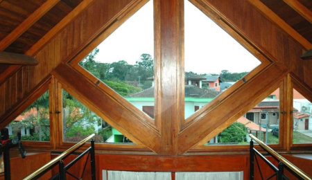 Sobrado à venda com 5 quartos, sendo 4 suítes,  em Interlagos, São Paulo, SP